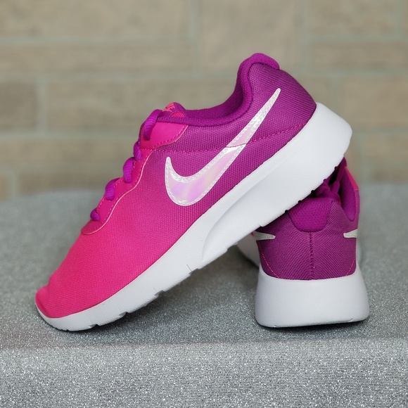 Nike Shoes - Nike Tanjun Print
